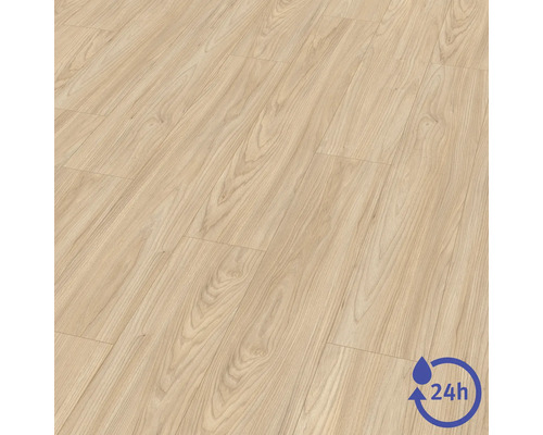 Laminatboden in heller Eichenoptik mit Landhausdielen-Struktur und Symbol für 24 Stunden Wasserschutz.