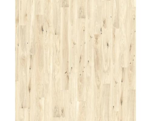 Bodenbelag in heller Eichenoptik mit natürlicher Maserung und Astlöchern.