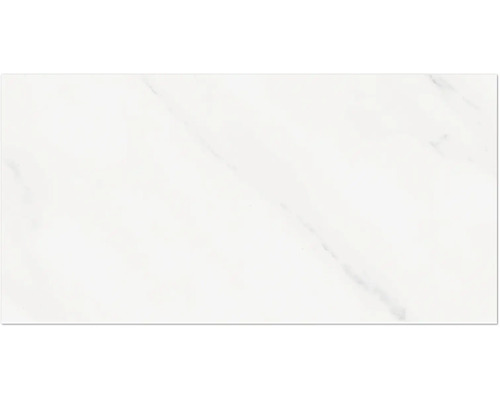 Fliese in Marmoroptik weiß mit dezenter grauer Maserung.