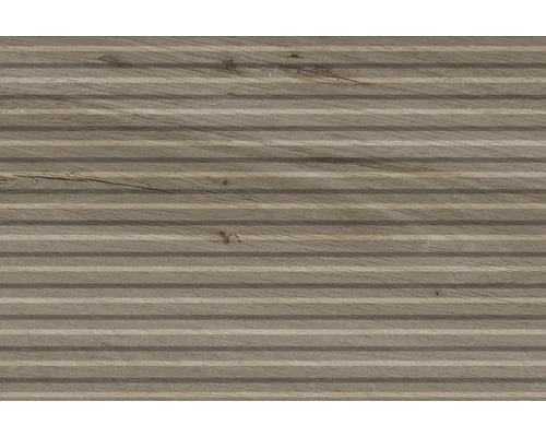 Wandfliese in Holzoptik mit horizontaler Riffelstruktur.