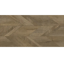 Bodenbelag in Holzoptik mit geometrischem Muster aus diagonal angeordneten Holzelementen und feiner Maserung.