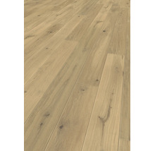 Parkettboden in Eichenoptik mit natürlicher Maserung und Astlöchern.