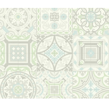 Vliestapete mit Fliesenoptik und Ornament-Muster im Vintage-Stil, geometrische und florale Designs in Pastelltönen