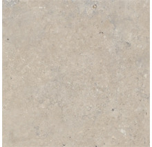 Beige Fliese in Natursteinoptik mit strukturierter Oberfläche.