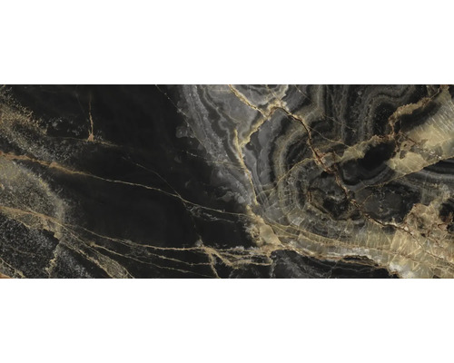 Feinsteinzeugfliese mit Marmor-Optik Onyx-Design, dunkle Oberfläche mit goldfarbenen und weißen Adern.