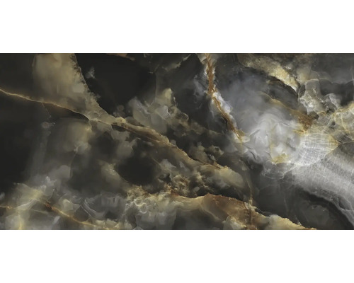 Feinsteinzeugfliese mit Onyx-Marmor-Optik, dunkle Grundfarbe mit goldfarbenen und weißen Adern.