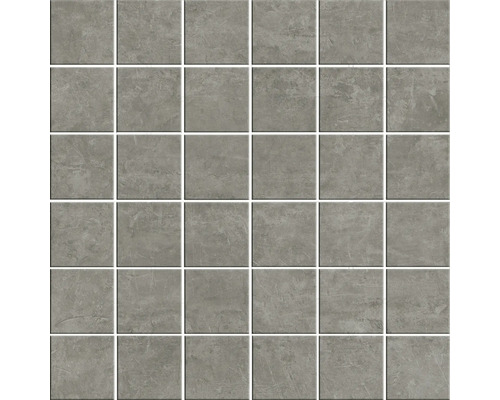 Quadratische Mosaikfliese in grauer Betonoptik aus Feinsteinzeug für Wand und Boden.