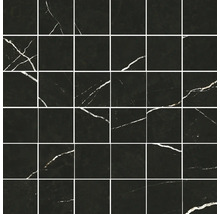 Schwarze Mosaikfliesen in Marmoroptik mit weißen Adern, quadratisches Format.