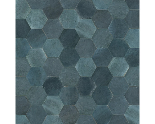 Hexagon-Fliesen in Natursteinoptik für Wand und Boden.