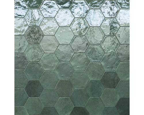 Hexagonale Wandfliesen mit glänzender Oberfläche im Honigwaben-Design.
