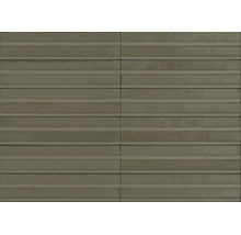 Wandverblender mit horizontaler Rillenstruktur in Betonoptik.