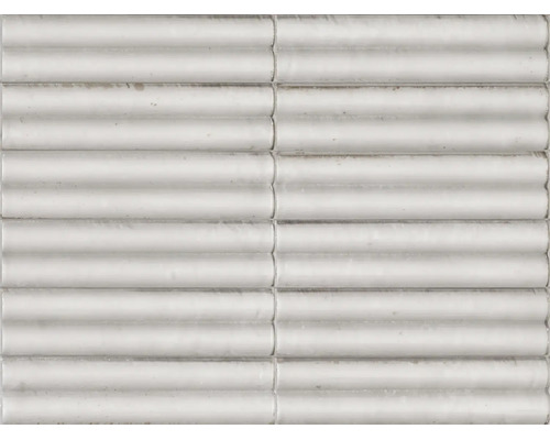 Wandfliese mit glänzender, geriffelter Oberfläche im Kitkat Design.