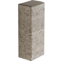 Graue rechteckige Betonpalisade mit strukturierter Oberfläche.