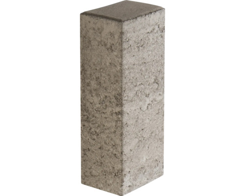Graue rechteckige Betonpalisade mit strukturierter Oberfläche.