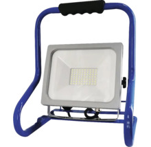 Tragbarer LED-Baustrahler mit blauem Metallgestell und schwarzem Tragegriff.