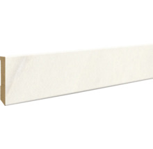 Weiße Sockelleiste aus Holzwerkstoff