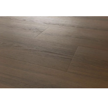 Laminatboden mit strukturierter Holzoptik in Dielenverlegung
