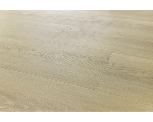 Laminatboden mit Holzmaserung in Dielenoptik für eine natürliche Bodenverkleidung