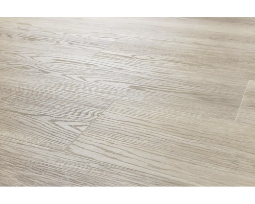 Laminatboden mit strukturierter Holzmaserung in Dielenoptik