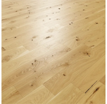Holzdielenboden aus Eiche mit natürlicher Maserung und Astlöchern verlegt als Parkett.