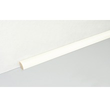 Weiße Viertelstab-Fußleiste an Wand und Boden