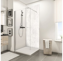 Badezimmer mit ebenerdiger Dusche, Duscharmatur und Wäschekorb