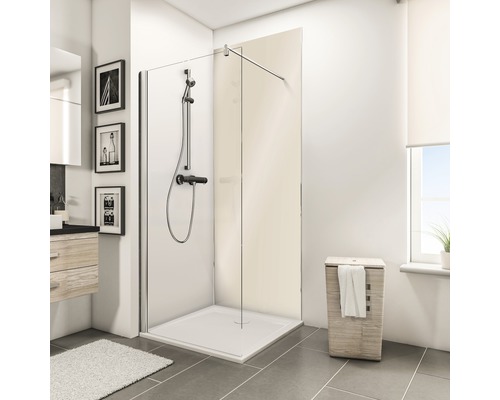 Badezimmer mit Duschkabine, Duschwanne und Waschbeckenunterschrank