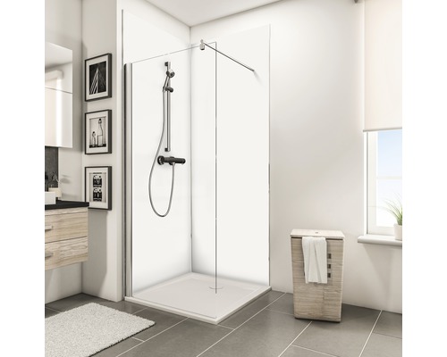 Badezimmer mit Duschkabine, Duscharmatur und Waschtisch