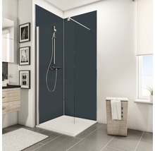 Badezimmer mit Duschkabine, Waschbeckenunterschrank und Wäschekorb