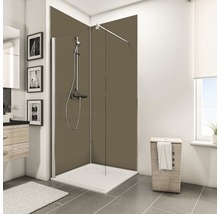 Badezimmer mit Duschkabine, Duschwanne, Waschtisch und Wäschekorb