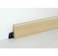 Sockelleiste aus Holz mit Montageclip zur Wandbefestigung.