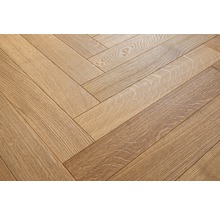 Parkettboden im Fischgrätmuster