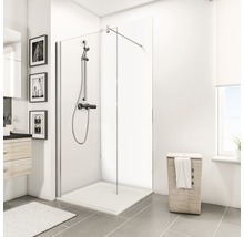 Badezimmer mit Duschkabine, Duschwanne und Waschbecken