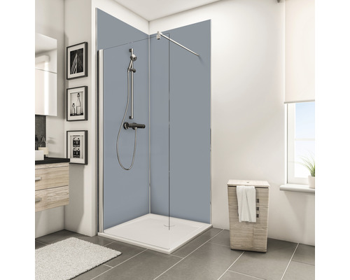 Begehbare Dusche mit Duschrinne, Duscharmatur und Rückwand