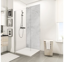 Begehbare Dusche mit Duschkopf und Duschwanne im Badezimmer