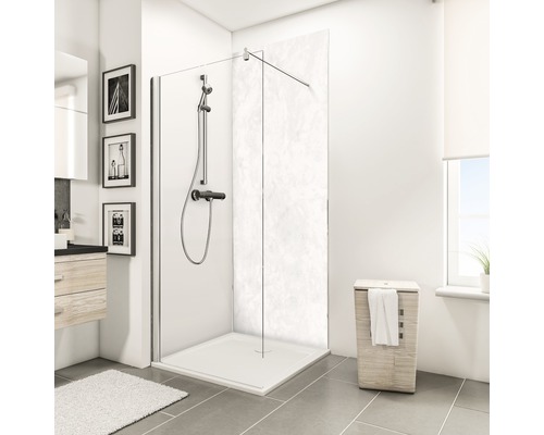 Badezimmer mit Duschkabine, Duschwanne und Waschtisch