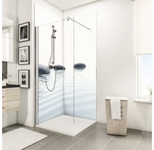Modernes Badezimmer mit Duschkabine, Waschbecken und Wäschekorb