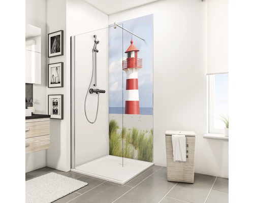 Begehbare Dusche mit Leuchtturm-Design-Rückwand im Badezimmer