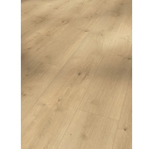 Helle Laminatboden-Fläche mit Holzoptik