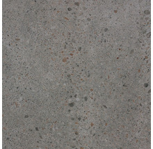 Betonstruktur mit Steinen