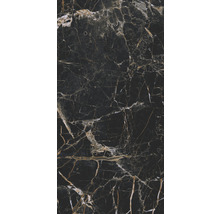 Fliese mit Marmoroptik und unregelmäßiger Maserung