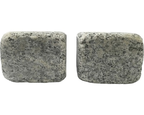 Zwei Pflastersteine aus Granit