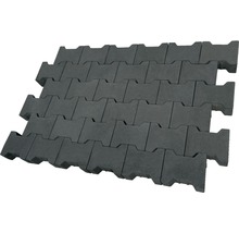 Graue Pflastersteine im Fischgrätenmuster