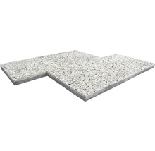 Zwei miteinander verbundene Gehwegplatten mit Kiesbelag