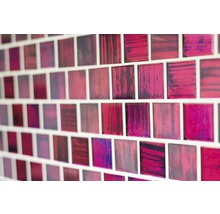 Wandfliesen mit Mosaikmuster in quadratischer Form