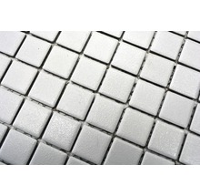 Quadratische Mosaikfliesen, verlegt