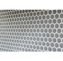 Graue Sechseckfliesen mit hellem Fugenmuster