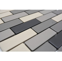 Mosaikfliesen in verschiedenen Grautönen