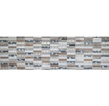 Mosaikfliesenwand mit rechteckigen Steinen