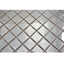 Nahaufnahme eines Mosaiks aus quadratischen Fliesen